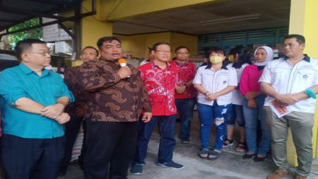 Foto: PSMTI Medan Petisah Salurkan 350 Paket Sembako untuk Warga Kurang Mampu 2
